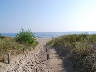Blick vom Haus zum Strand