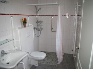 barrierefreies Duschbad im Erdgeschoss