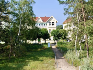Blick aus den Dünen zum Haus