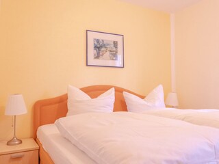 Schlafzimmer mit Doppelbett