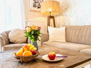 Sofa und Sessel im Wohnbereich