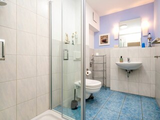 Badezimmer mit Dusche