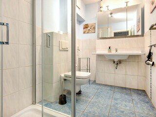 Badezimmer mit Dusche