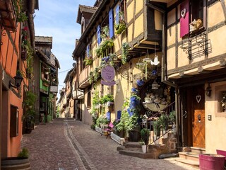 The studio is in this beautiful pedestrian street