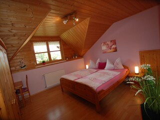 Schlafzimmer 2