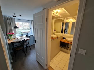 Blick zur Küche und zum Bad