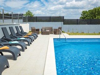 Immobiliengebäude, Schwimmbad  