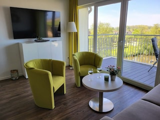 Wohnzimmer, großer Balkon
