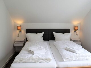 Schlafzimmer DG