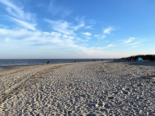 weitläufiger Strand