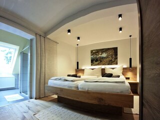 Zweibettschlafzimmer mit Bad
