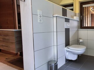Zweibettschlafzimmer mit Bad