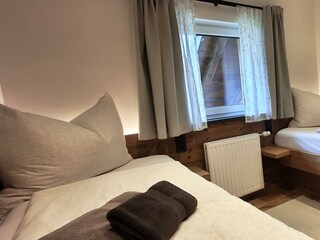 Schlafzimmer mit 2 Einzelbetten