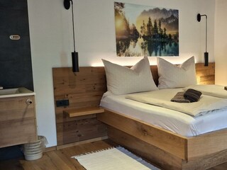 Schlafzimmer mit vier Betten