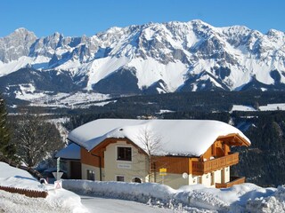 Winteransicht mit Dachsteinmassiv