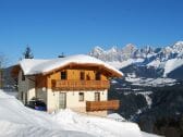 Im Hintergrund die Dachstein Südwand