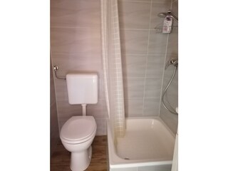 Neue Dusche und WC