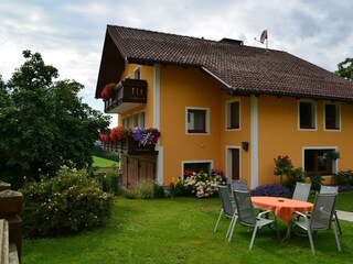 Nebenhaus-Aussenansicht-slider[1]
