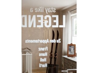 Charly Kahr Family Legende