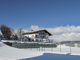 Tennisplatz im Winterkleid