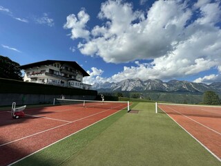 2 Tennisplätze / Kunstrasen mit Quarzsand