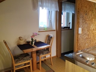 Mini- App. Küche Essbereich