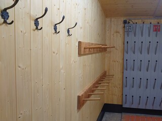 Schi und Fahrradabstellraum