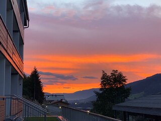 Morgenrot vor dem Haus