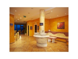 Grander Wasser Wellnessbereich