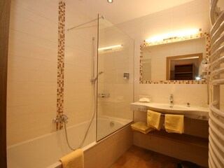 Komfortzimmer "B" Bad 2