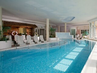 Hallenbad und Wellness