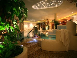 Hallenbad und Wellness