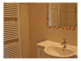 Bad 2 mit Wanne & WC