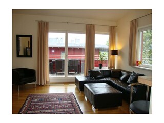 Wohnraum mit Blick auf die Terrasse