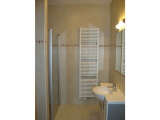 Bad mit Dusche & WC