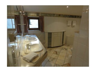 Doppelwaschbecken im Badezimmer