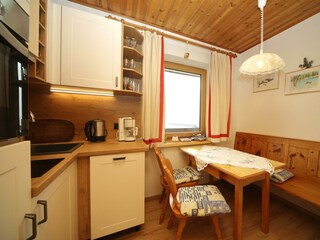 Küche mit Esstisch