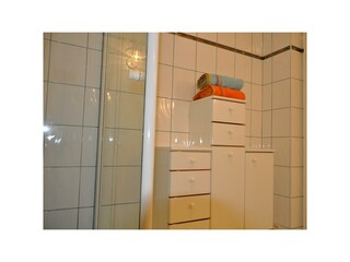 Badezimmer- Schrank