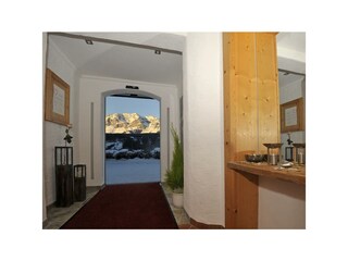 Eingangsbereich mit Blick auf den Dachstein