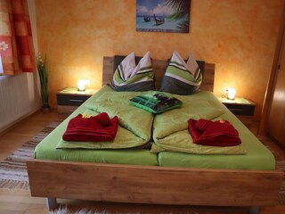 Doppelzimmer mit Zugang zum Balkon