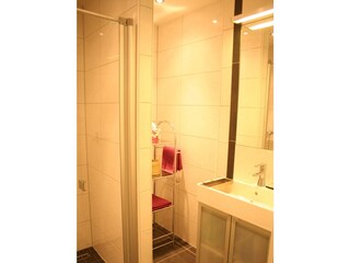 Badezimmer mit Dusche