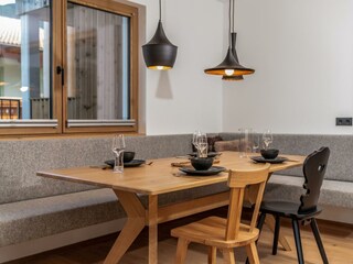 Alpenherzog Esstisch -- Almadel