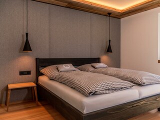 Alpenherzog Schlafzimmer 1 -- Almadel