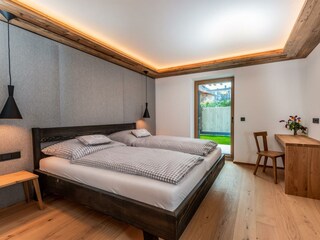 Alpenherzog Schlafzimmer 2 -- Almadel