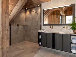 Berghoheit Bad zu Schlafzimmer -- Almadel