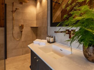 Berghoheit Bad zu Schlafzimmer -- Almadel