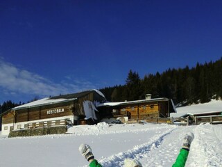 Diana lustig beim Reifenrutschen