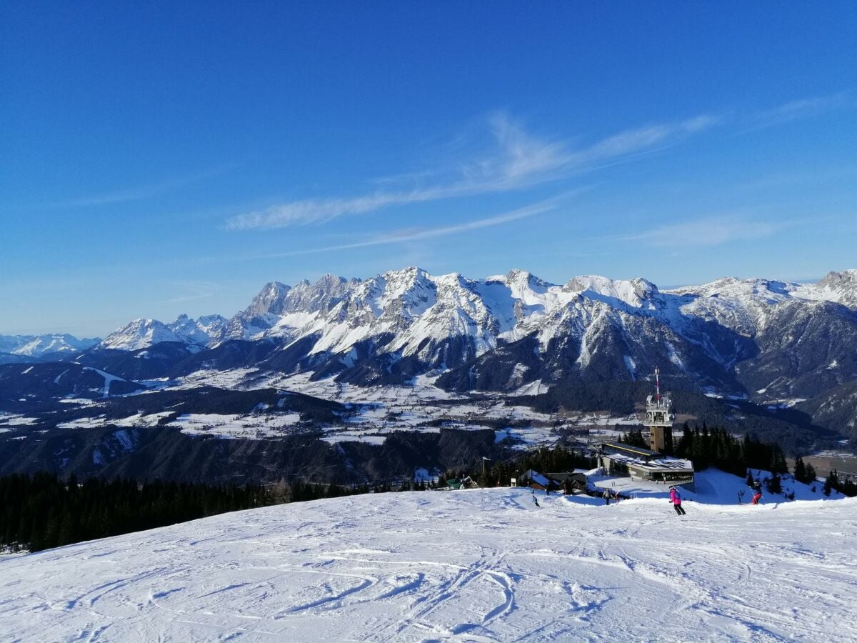 Planai mit Blick am Dachstein