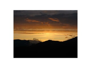 Einer der unzähligen Sonnenuntergänge vor dem Haus