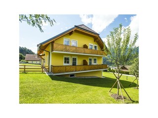 Haus Gloria - Hausfoto mit Garten